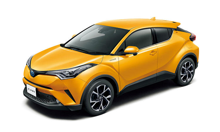 <strong>トヨタ　C-HR<br />251万6400円〜</strong><br />トヨタが加熱する人気カテゴリーに投入したコンパクトSUV。サイズは小さくてもファミリーカーとして必要十分に使える機能性を持ち、安全機能も万全。ガソリン、ハイブリッドが用意されているが、どちらも400万円以下で購入可能。環境・経済性も◎。 