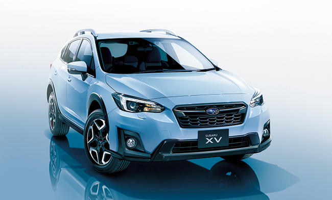 <strong>SUBARU XV<br />213万8400円〜267万8400円</strong><br />アイサイトと呼ばれる独自の安全技術を武器にセールスを伸ばし続けるスバルのクロスオーバーSUV。エンジンは1.6リットルと2リットルがあり、スポーツ性能だけでなく16.0km/リットル〜と燃費性能も高い。9種の鮮やかな色合いのボディカラーがある。（スバルコール）