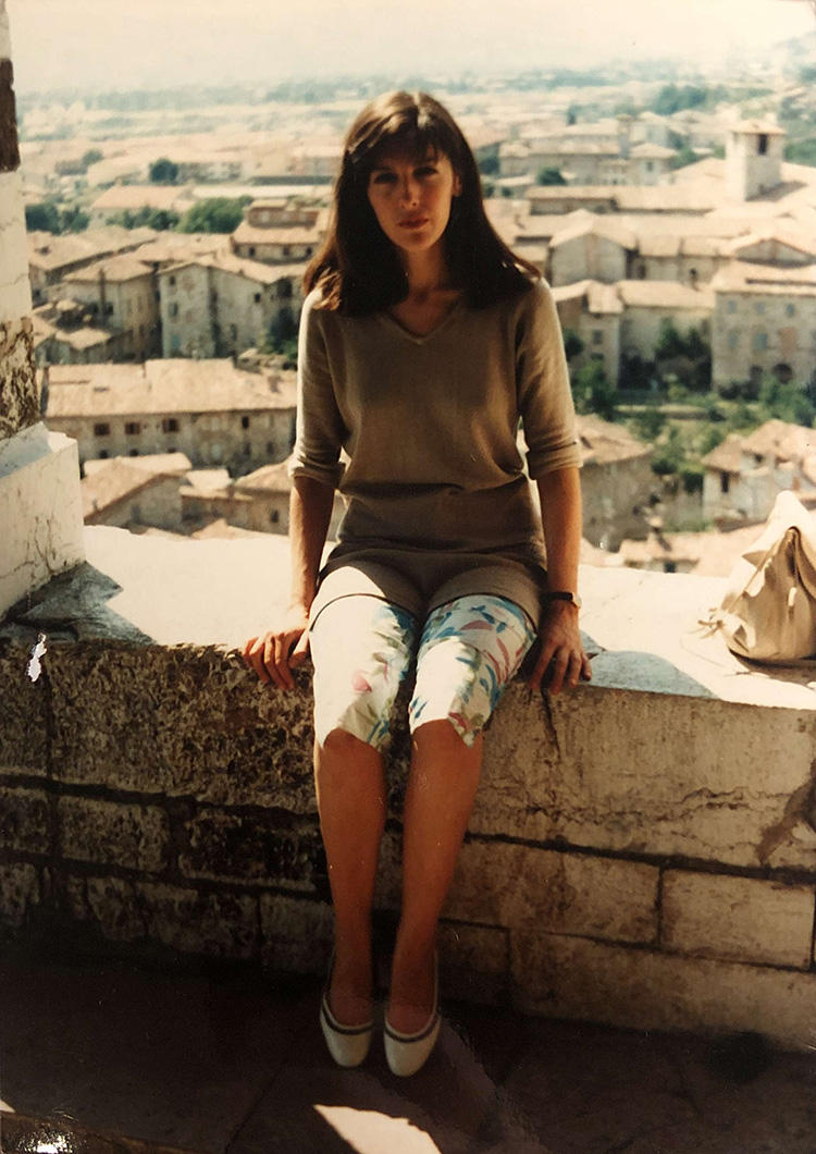 My mother as a young apprentice in Florence in the 1960’s.　1960年代のフィレンツェにて。レンゾの弟子だった頃の、若かりし頃の母。