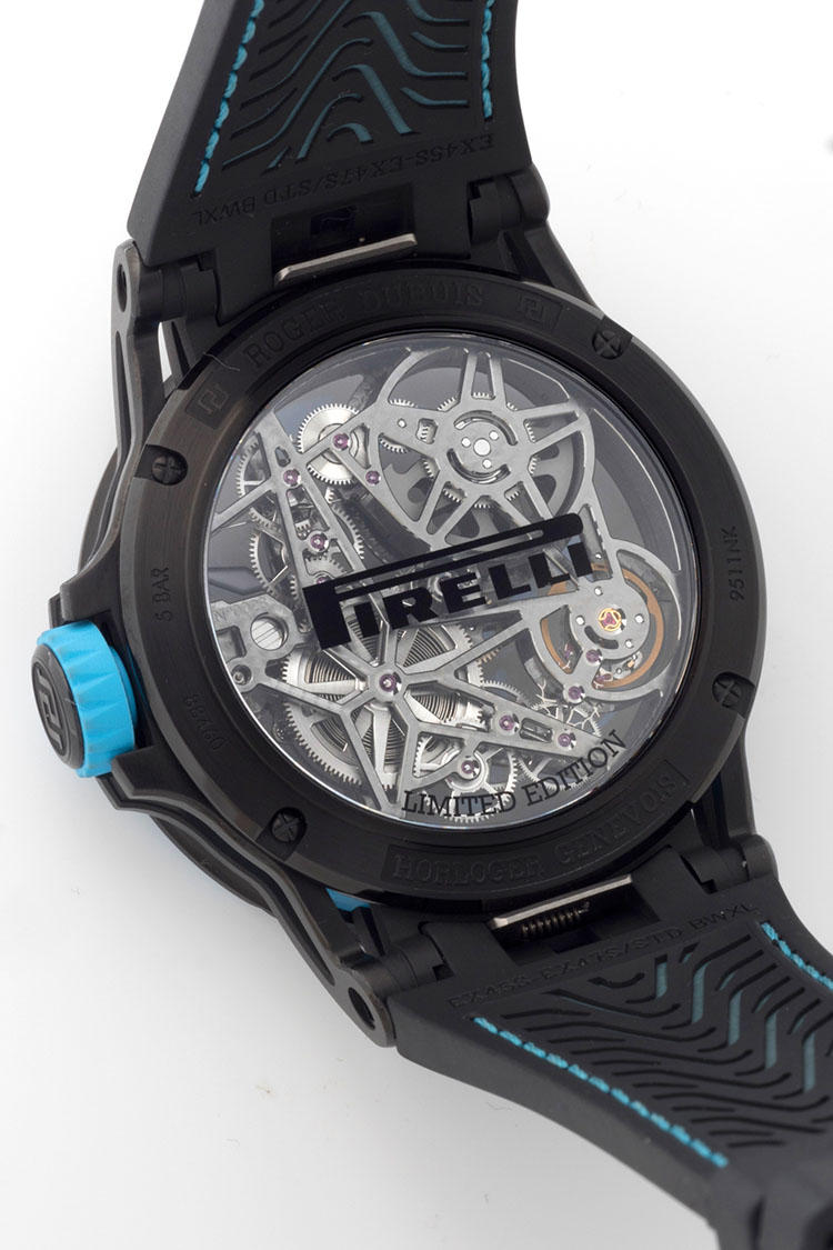 <b>ROGER DUBUIS >></b>