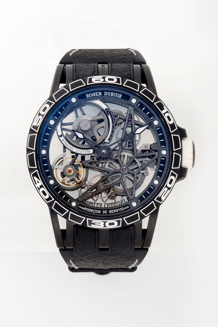 <b>ROGER DUBUIS >></b>