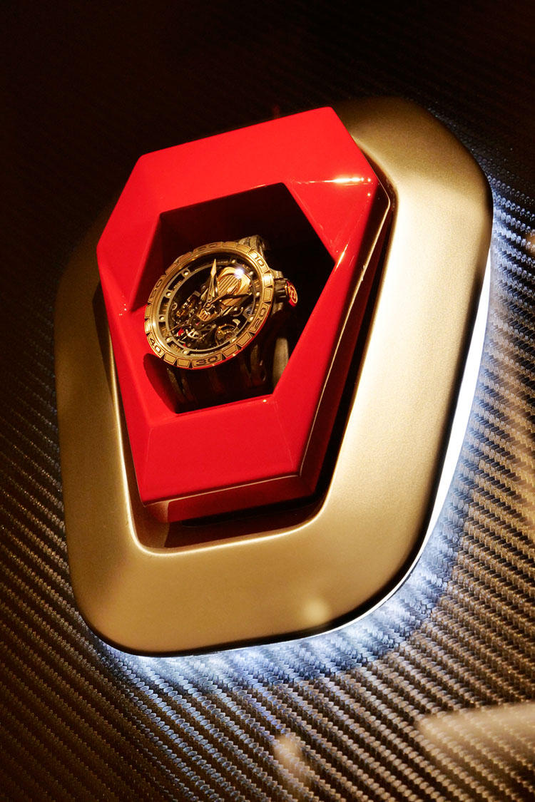 <b>ROGER DUBUIS >></b>