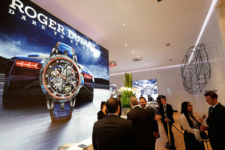 <b>ROGER DUBUIS >></b>