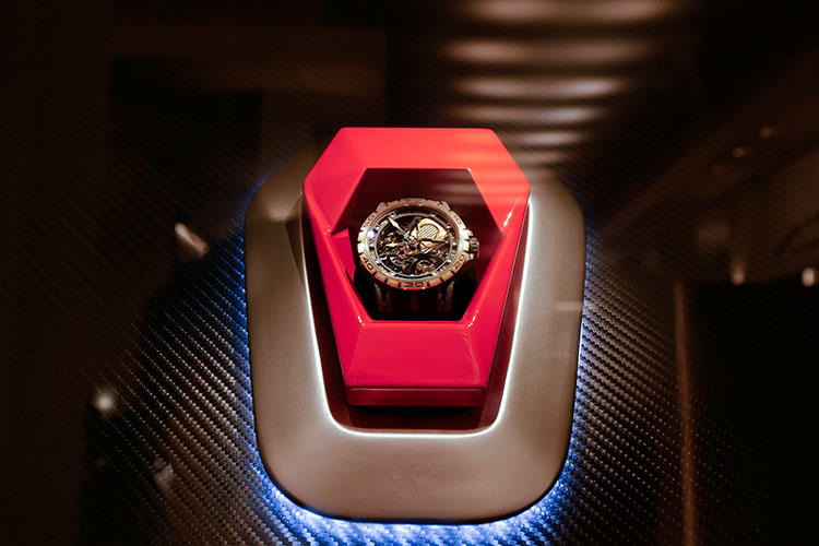 <b>ROGER DUBUIS >></b>