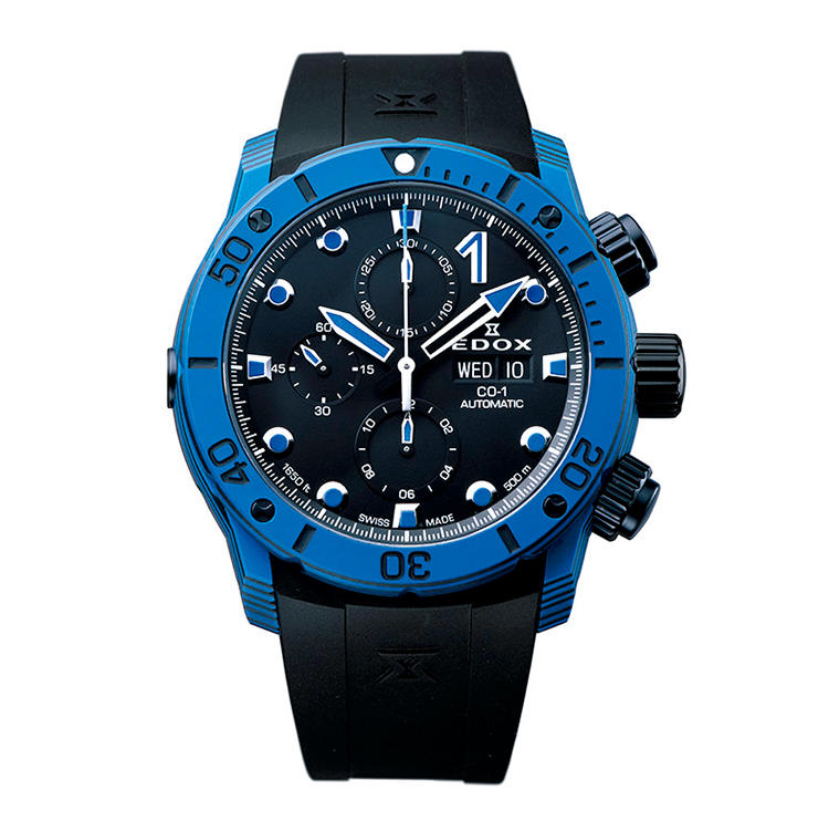 <span style=background-color:#000;color:#fff;padding:10px;>軽くて強い！初カーボンモデル</span><br /><br /><b>EDOX</b></font><br />エドックス<br /><font color=red><b>クロノオフショア1 カーボン クロノグラフ オートマティック</b></font><br />旗艦モデル、クロノオフショア1に、シリーズ初のカーボンケース&ベゼルが登場。クロノグラフなのに500m防水を叶えるハイスペックはそのままに、ぐっと軽量な着用感となった。黒×青のカラーリングも実にスタイリッシュ！　自動巻き。径45mm。ラバーストラップ。9月発売予定。45万円（GMインターナショナル）