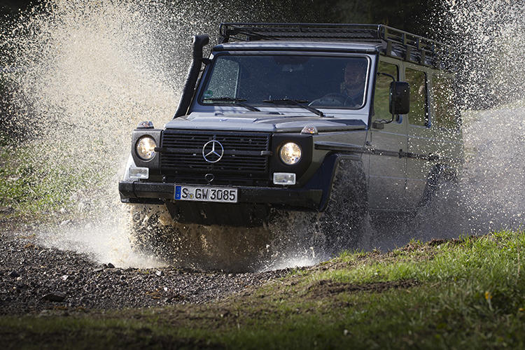 メルセデス・ベンツ Gクラスは、1979年にNATO軍の軍用車「ゲレンデヴァーゲン」の民生モデルとして誕生した。