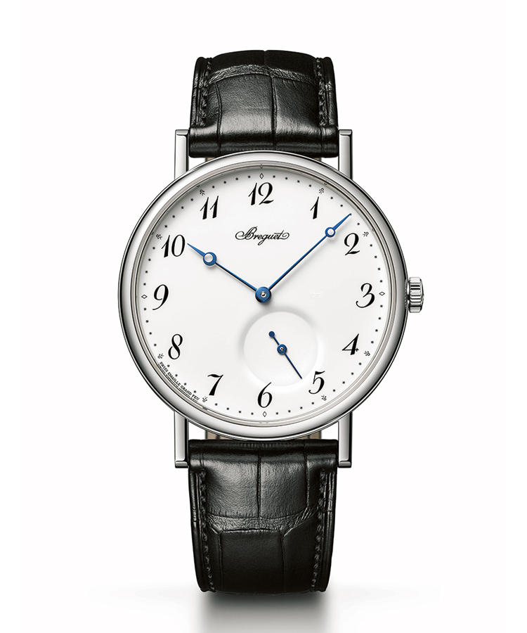 <b>BREGUET</b><br />ブレゲ<br /><br /><b>クラシック 7147</b><hr><b>上質なダイヤルで装う薄型自動巻きの定番</b><br />ブルーのブレゲ針と流麗なアラビア数字のデザインは、初代アブラアン-ルイ・ブレゲからの継承。伝統的なグラン フー エナメル製のダイヤルは、ニュアンス豊かな白を表す。脱進機とひげゼンマイは、先進のシリコン製を採用。自動巻き。径40mm。18KWGケース。アリゲーターストラップ。233万円（ブレゲブティック銀座）