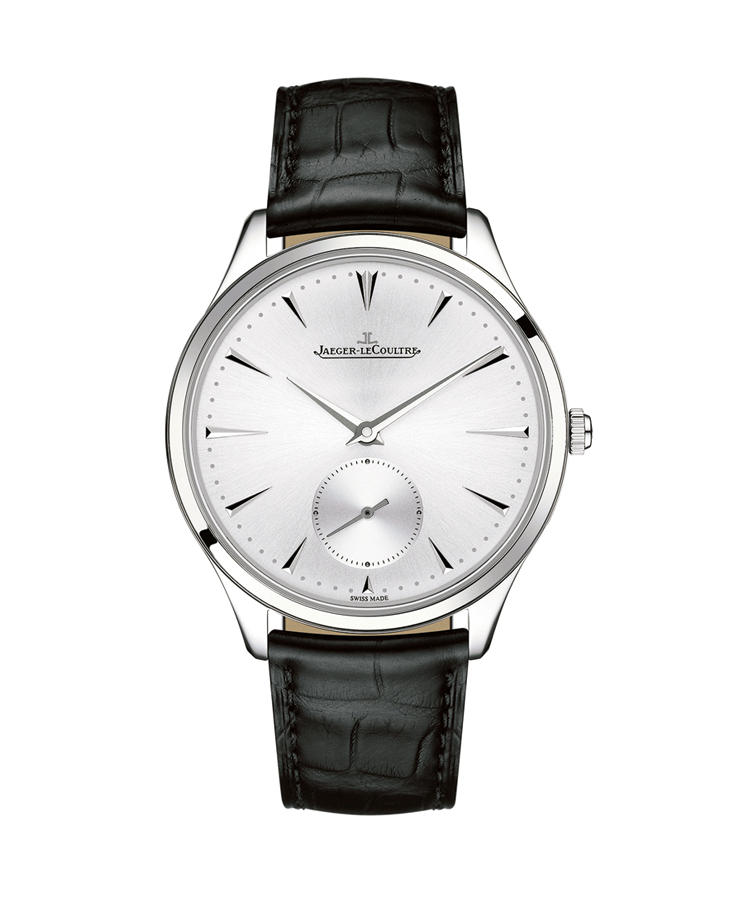 <b>JAEGER-LECOULTRE</b><br />ジャガー・ルクルト<br /><br /><b>マスター・ウルトラスリム・スモールセコンド</b><hr><b>シャープでクールなシルバーの薄型時計</b><br />超薄型自動巻きを搭載し、ケース厚も7.58mmに抑えられた。その薄さと楔形インデックスやドーフィン型針とが相まって、シャープな印象に仕立て上がった。クールなシルバーのダイヤルは、光の具合で表情が変化する繊細なサンレイ仕上げに。自動巻き。径38.5mm。SSケース。アリゲーターストラップ。77万5000円（ジャガー・ルクルト）