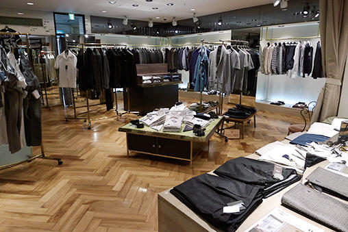 <b>Nice Shop!</b><hr>3階はイタリアブランド中心のメンズブティック。