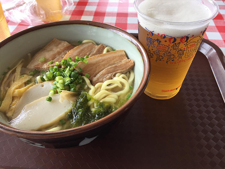 オリオンビールと沖縄そばの組み合わせはテッパンだ