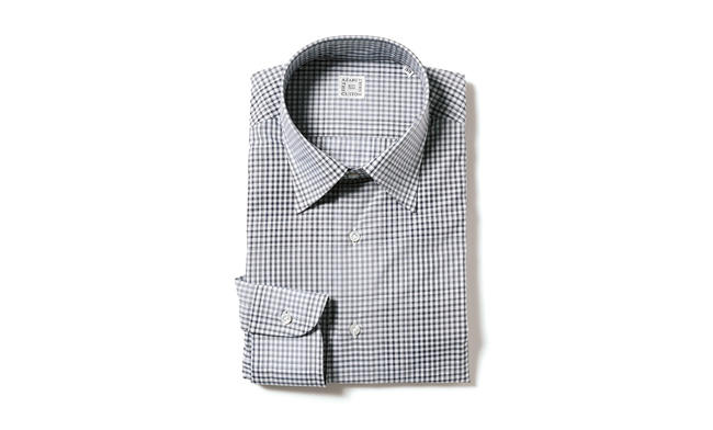 <span style=font-size:1.1em;><strong>AZABU THE CUSTOM SHIRT ／ 麻布ザ・カスタムシャツ</strong></span><br />豊富な生地から選べるオーダーなら柄のサイズも選びやすい。1万2000円／麻布ザ・カスタムシャツ（麻布テーラープレスルーム）