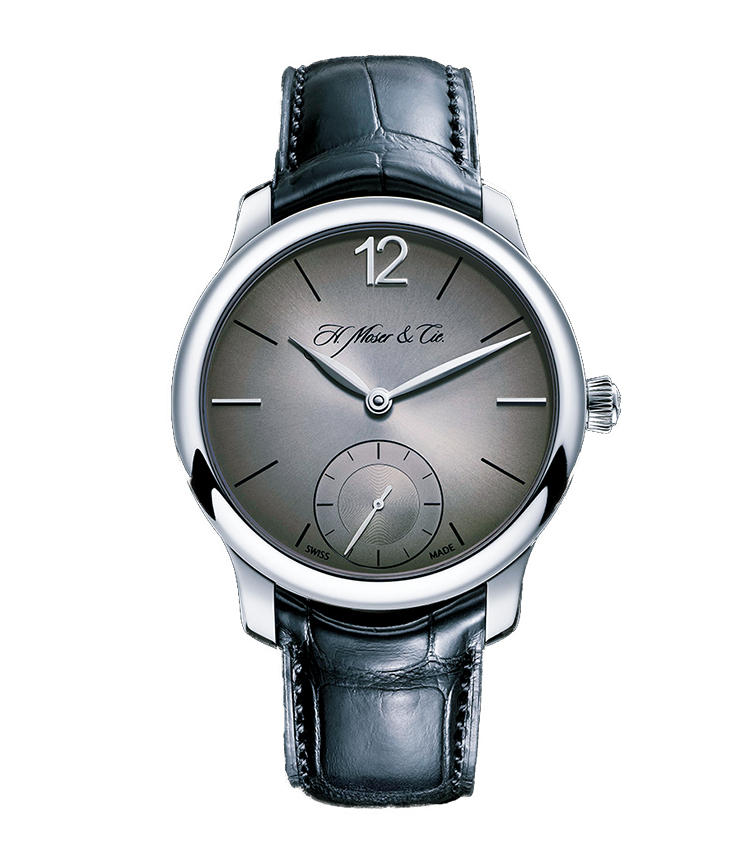 <b>H. MOSER & Cie.</b><br>H.モーザー <br>エンデバー スモールセコンド<br><br><b>袖口をさりげなく優雅に彩るフュメ文字盤</b><br>シンプルで優美な時計を多く手掛けるH.モーザー。今作は古典的なスモールセコンドながら、フュメと呼ばれる得意のグラデ文字盤によりモダンな趣も。独自のモジュール型脱進機を備えたCal.HMC321は秒停止機構も備え、秒単位での時刻合わせが可能。手巻き。径38.8mm。18KWGケース。アリゲーターストラップ。180万円（イースト・ジャパン）