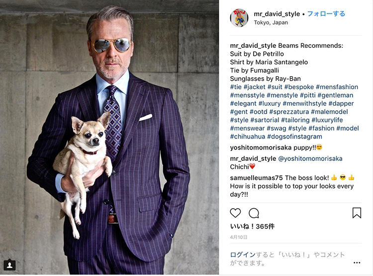 <strong>3.地味色は柄で遊ぶ</strong><br />コンサバな印象の強い紺スーツは、柄次第で洒落っ気たっぷりにも着こなせる。ストライプスーツに合わせたのは、人気継続中のヴィンテージ調の柄ネクタイ。胸元には白いチーフを挿して清潔感も忘れずに。