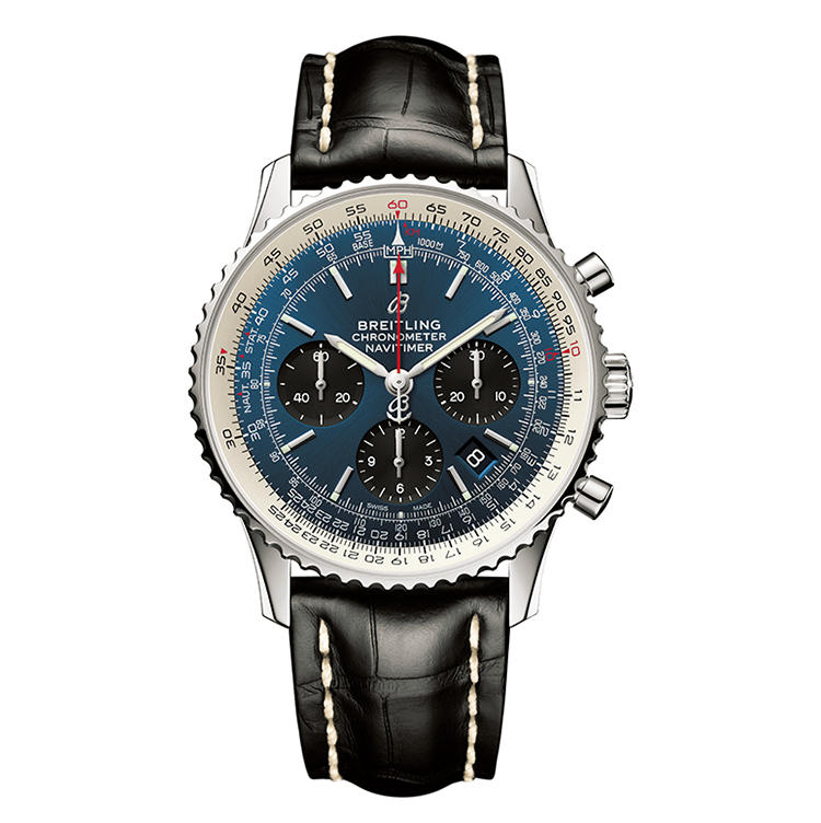 <b><font color=red>for LEISURE</font><br />BREITLING／ブライトリング<br />ナビタイマー 1 B01 クロノグラフ 43</b><br />航空用回転計算尺を備え、1952年に誕生したスタイルを受け継ぐ航空時計のアイコン。計算尺は四則演算にも使え、日常でも便利だ。黒×青のダイヤルに、クロノ秒針の赤が効く。自社製Cal.01搭載。自動巻き。径43mm。SSケース。クロコストラップ。90万円（ブライトリング・ジャパン）