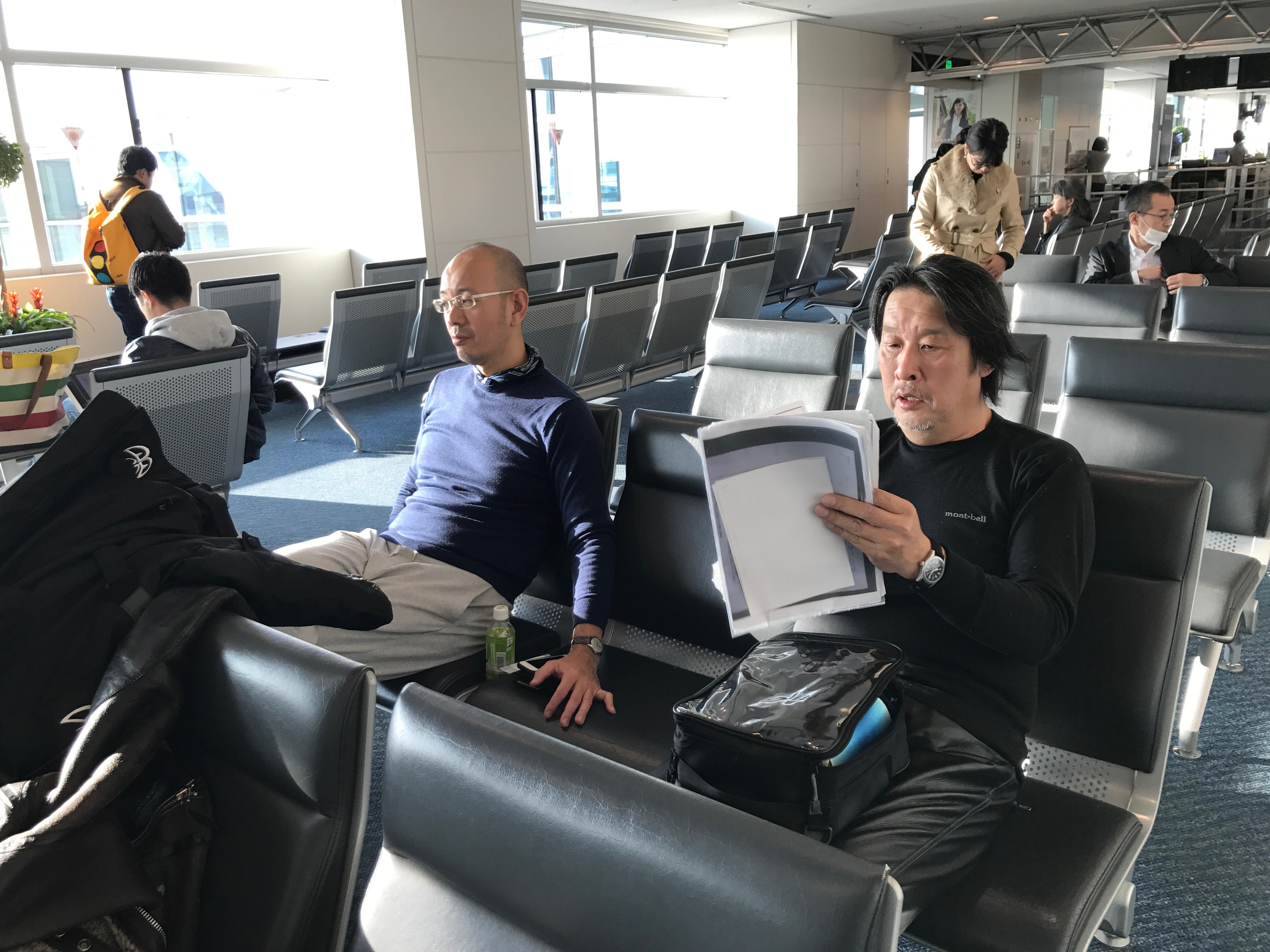 羽田空港のANA熊本行きカウンター前にて
