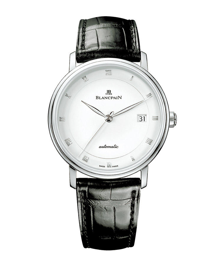 <b>BLANCPAIN</b></br>ブランパン</br></br><b>ヴィルレ ウルトラスリム</b><hr><b>実用性を兼ね備えた薄型ドレス</b></br>いずれも小振りな丸型ケースとローマ数字とが、現存する最古の時計ブランドらしいクラシカルな印象を与える。自動巻き搭載でありながら、ケース厚はわずか9.2mm。ワイシャツの袖口にも収まりが良い。ダブルステップベゼルがエレガント。内に秘める自社製ムーブメントは100時間駆動と、実用性にも優れる。自動巻き。径37.6mm。SSケース。アリゲーターストラップ。79万円（ブランパン ブティック銀座）