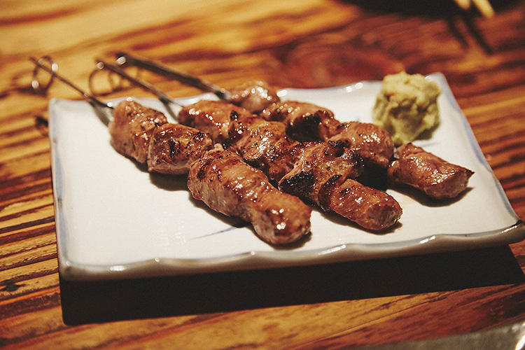 串焼きなどの居酒屋料理と日本酒がまた合う。