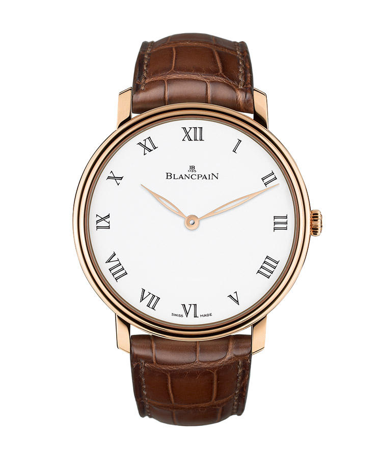 <b>BLANCPAIN</b>　ブランパン　ヴィルレ グランド デコレーション<hr style='margin-bottom:20px'><b>表と裏の両面に優れた美観が宿る</b></br>リーフ型針と小振りなローマ数字によるクラシックな印象を、大型ケースがモダナイズする。ダイヤルは手仕事が光る伝統的なグランフー・エナメル製で、乳白色の質感が豊か。さらにシースルーバックに覗くムーブメントには、さまざまな都市の風景などを手彫りでエングレービング。ユニークピースで、ブランパン ブティック限定販売。手巻き。径45mm。18KRGケース。アリゲーターストラップ。554万円（ブランパン ブティック銀座）