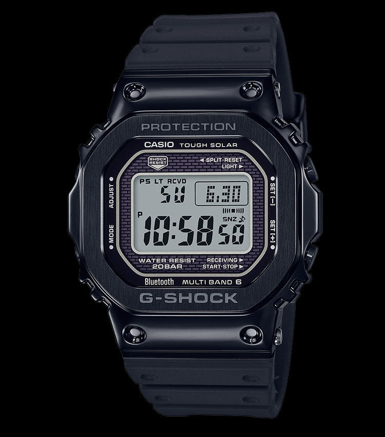 <strong>GMW-B5000G-1JF</strong><br>オールブラックのため一見見慣れたG-SHOCKだが、じつはこのケースはIP処理を施したメタル製。さりげなく差をつけたい向きには絶好の１本だ。ケースサイズ：49.3×43.2�o　ケース素材：ステレンレススチール　ベルト素材：樹脂　ムーブメント：クォーツ　価格：5万6000円