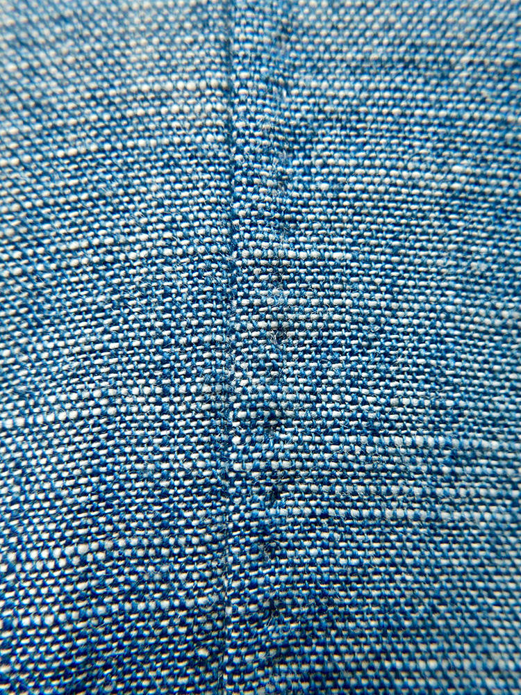 Hand sewn side seams with 2-3mm French single seams. </br>サイドシームは、手で2〜3ミリの袋縫いに。