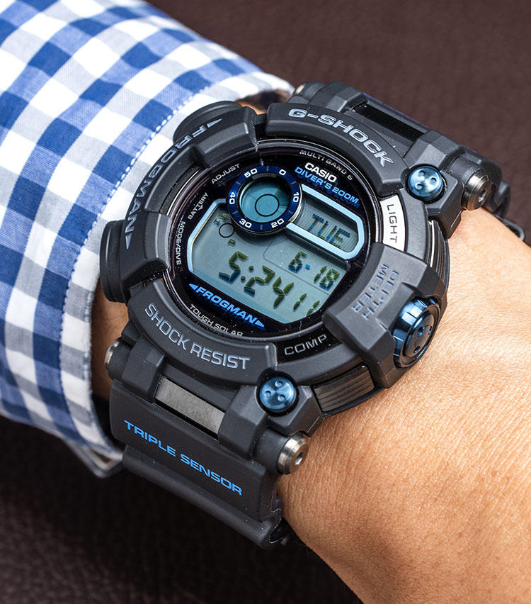 <b>カシオ<br>G-SHOCK フロッグマン GWF-D1000B-1JF</b><br>ケースサイズ：縦59.2×横53.3mm　ケース素材：ステンレススチール／樹脂　ベルト素材：樹脂　ムーブメント：クォーツ　防水性能：200m　価格：13万円