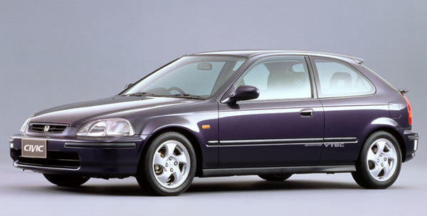 <b>1995〜1996年（平成7年）<br>ホンダ・シビック／シビック・フェリオ</b><br>シビックは2世代続けての受賞。第6世代は「ミラクルシビック」と呼ばれた。同モデルには、受賞の後、1997年にシビックとして初めての「タイプＲ」が追加されている（写真はシビック）。Photo:HONDA