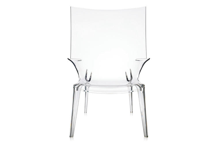 <b>Kartell</b>　カルテル<br><b>アンクル ジム</b><br><small style='margin-bottom: 5px;'>デザイナー／フィリップ・スタルク 2014年発表</small><hr style='margin-bottom:20px;'><b>美しい曲線が生む新たな座り心地</b><br>ヨーロッパでは美術館内の休息用に採用されるほど美しい透明度と流麗な曲線美をもつ。高品質な素材と最先端のインジェクション成形による革新的な一脚。屋外での使用も可能。<br><small>幅720×奥行き680×高さ430�o、座面の高さ430�o。7万8200円　（トーヨーキッチンスタイル）</small>