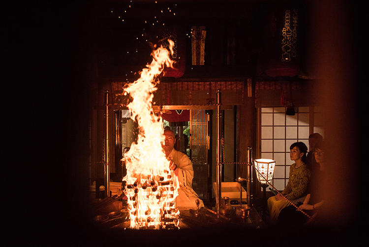 文殊仙寺の護摩焚き