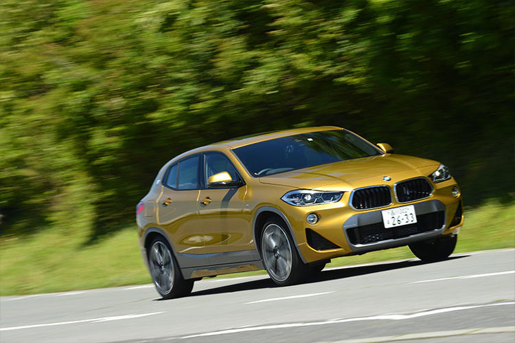 BMW X2走行シーン