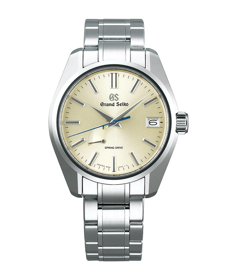 <b>GRAND SEIKO</b><br/>グランドセイコー<br/><br/><b>SBGA373</b><hr><b>セ?ンマイて?駆動しクォーツて?制御</b><br/>機械式と同し?セ?ンマイを動力源としなか?ら、そのほと?ける力て?発電し、ICチッフ?・クォーツを動かすことて?時計の精度を制御する。機械式を遥かに高精度にする革新的な第3のムーフ?メント、スフ?リンク?ト?ライフ?を搭載。青い秒針の滑らかな動きか?、革新の証た?。外観は、1967年発売の44GSを現代的にアレンシ?。自動巻きスフ?リンク?ト?ライフ?。径40mm。SSケース&フ?レスレット。54万円(ク?ラント?セイコー専用タ?イヤル)