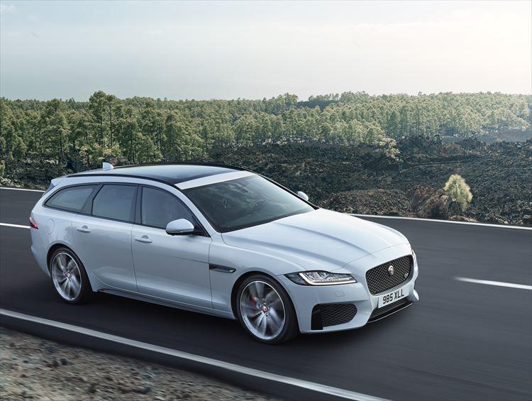 <b>JAGUAR XF SPORTBRAKE｜ジャガー XFスポーツブレイク</b><br />全長4965mm×全幅1880mm×全高1455mm。堂々としたサイズではあるが、意外と取り回しがしやすいのも特徴。搭載するエンジンはクリーンディーゼルとガソリン、2種類の2リッター直4ターボ、これに8速ATを組み合わせる。車両価格は722万円?。