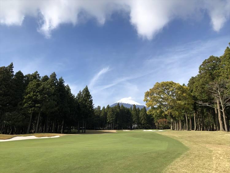 富士山に向かってセカンドショットを！