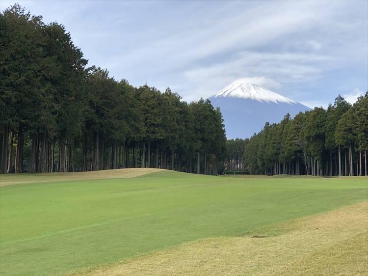 ティグラウンド方向を振り向くと、そこにも富士山が！