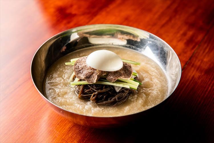 東京・六本木「焼肉 冷麺 ユッチャン。」の名物メニュー「葛冷麺」