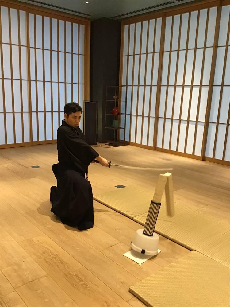 斬る練習は最初はスポンジで行う