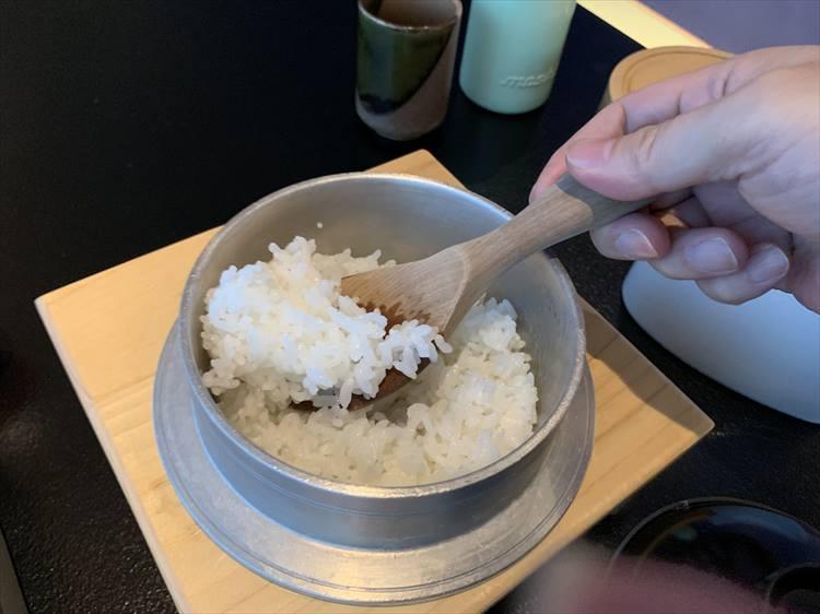 ひとつひとつお釡で炊いたご飯がうれしい