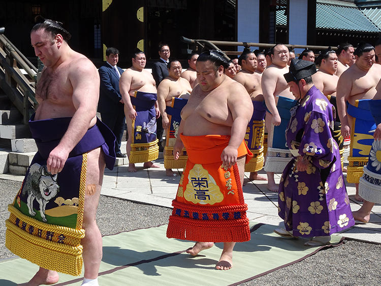 左から：関脇・栃ノ心、新大関・貴景勝