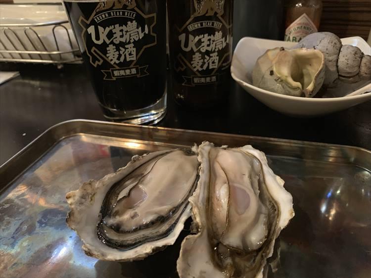追加の焼き牡蠣。濃厚なスタウトとともに