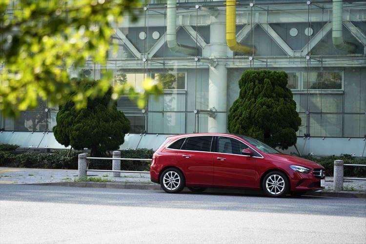 コンパクトな実用車はこれで決まり!?新しくなったBクラスの実力とは?