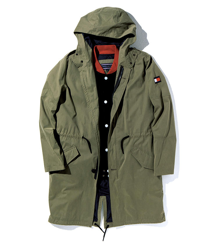 <span style=font-size:1.1em;><strong>TOMMY HILFIGER ／ トミー ヒルフィガー</strong></span><br><br><strong>休日くらいはこんなトリッキーな1着もいい</strong><br>ポリエステル×ナイロンの軽快な生地を採用するM-51モッズコートタイプ。5万9000円（ピーヴィーエイチジャパン）