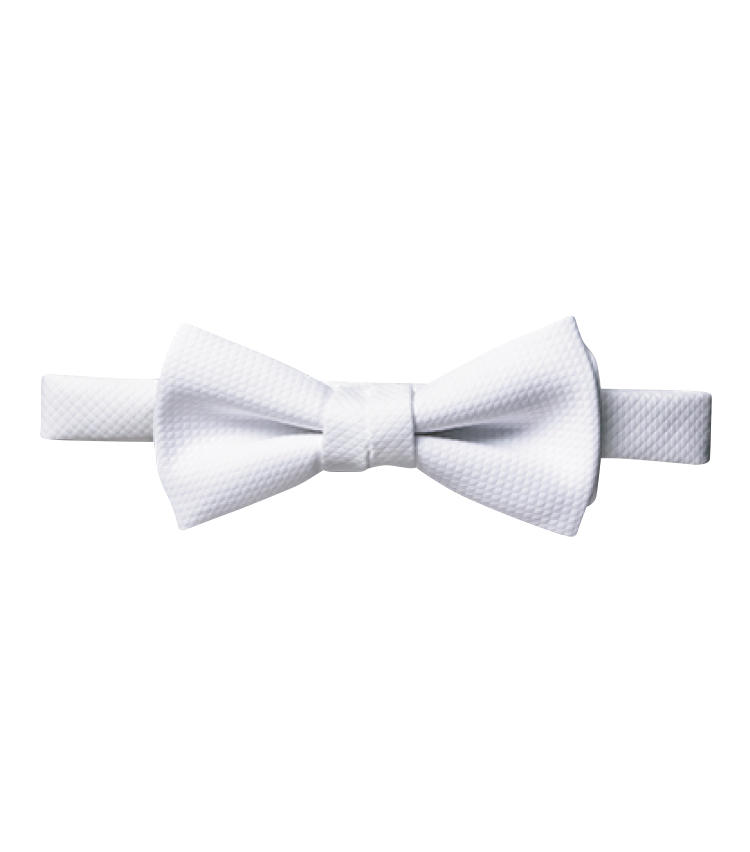 <strong>ボウタイ ／ Bow Tie</strong><br>白の蝶ネクタイ以外はNG。ウエストコートと共生地のモノが望ましい。7000円／カインドウェア（カインドウェア）