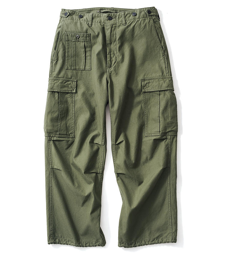 <span style='font-size:1.1em;'><strong>NIGEL CABOURN ／ ナイジェル・ケーボン</strong></span><br /><strong>各種本格カーゴの魅力をミックス</strong><br />米軍の「M-51」と英国陸軍のヴィンテージパンツの仕様をミックスしたデザイン。ボタン式のウエストアジャスター、膝のダーツ、カーゴポケットと裾に取り付けられた綿のコードが特徴的だ。生地はバックサテンで、非常に耐久性に優れた武骨さが身上だ。シルエットもたっぷりとワイド。2万9000円（アウターリミッツ）