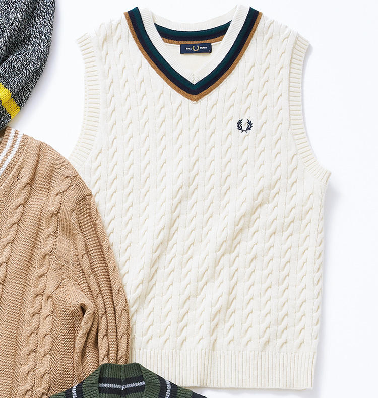 <span style='font-size:1.1em;'><strong>FRED PERRY ／ フレッドペリー<br /><br /></span>細身のケーブルにモダナイズが光る</strong><br />改めて英国の大定番に立ち返ってみるのもいい。こちらは細めのケーブル編みや首元のみにラインを配した意匠など、さりげないモダナイズも光る。細身でインナー使いに◎。<br><span style='font-size:0.8em;'>１万5000円(フレッドペリーショップ 東京)</span>