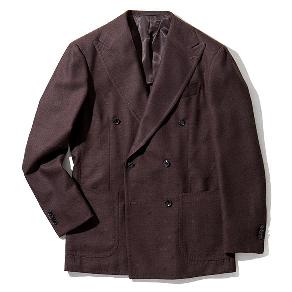 <span style='font-size:1.2em;font-weight: bold;'>RING JACKET MEISTER 206 ／ リングヂャケットマイスター 206</span><br /><br />ビスポーク仕様の既製品ながら柔らかな肩の作りで、ダブルの堅苦しさや重厚感を払拭。シワになりにくいホップサック調の生地も軽やかな着心地だ。18万円（リングヂャケットマイスター206 青山店）