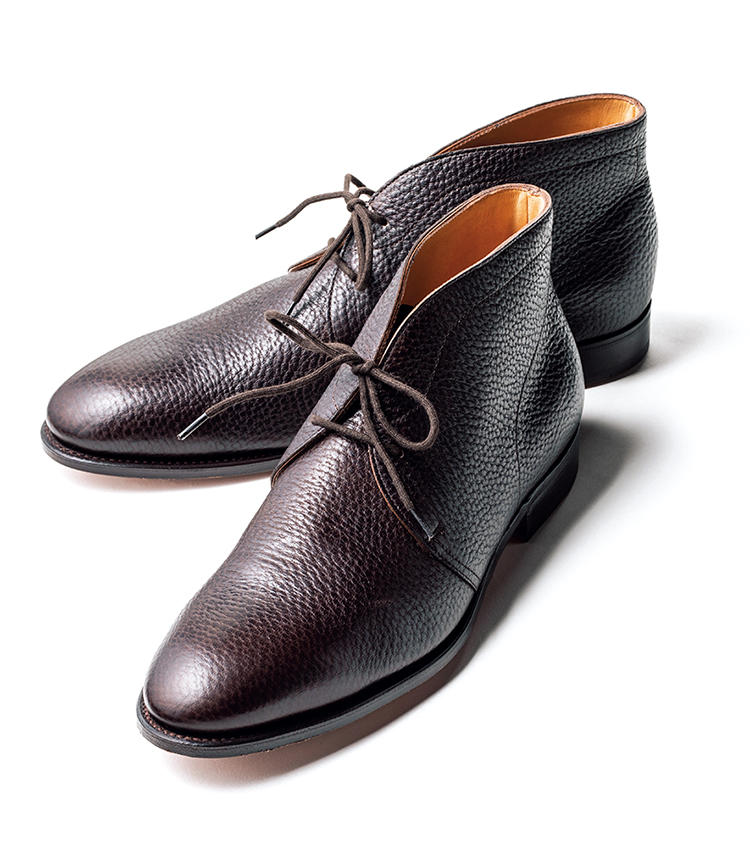 <b><font color='#990000'>JOHN LOBB／ジョンロブ</font><br />グッドイヤーなのに柔らかな独自製法</b><br />ジョンロブ伝統のラウンドトウラスト「8695」を採用したモデル「エルマー」。テンシルコンストラクションと呼ばれる特殊なグッドイヤー製法を採用することで、堅牢でありながら返りがよく柔らかい履き心地を実現している。27万3000円（ジョン ロブ ジャパン）