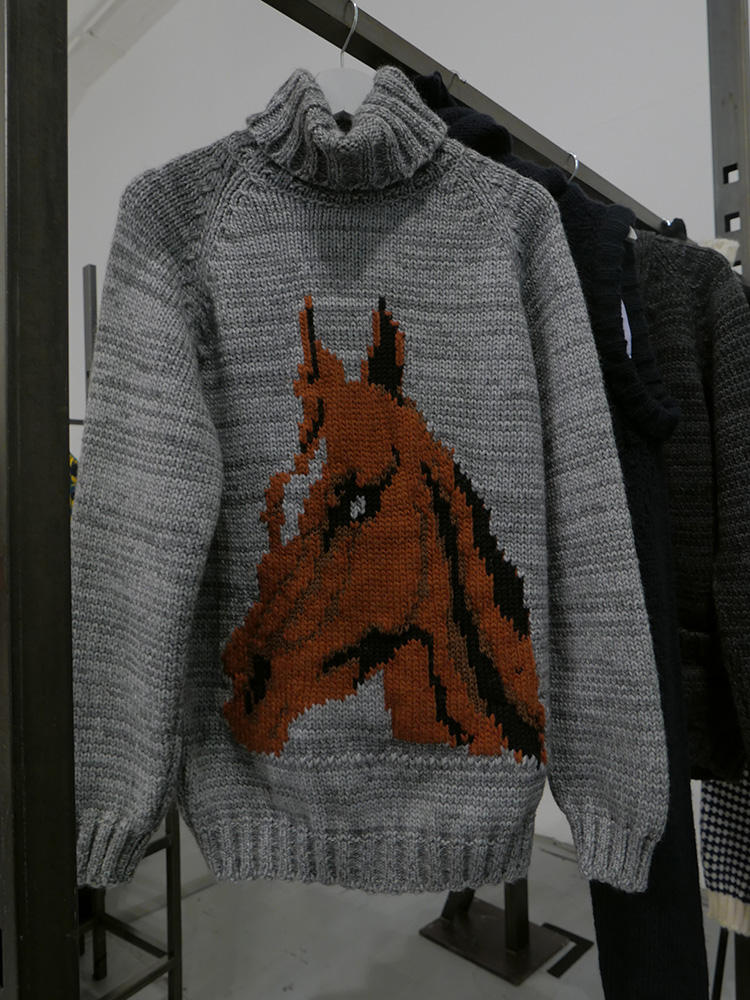 「FOCUS ON KNITWEAR」のタートルネックニット