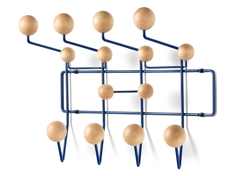 イームズの名作ハンガーに新しいカラーが仲間入り