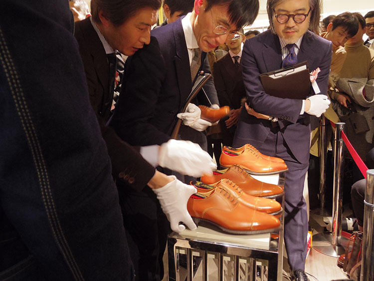 銀座三越の靴磨き選手権大会