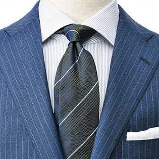異なる柄を幾重にも合わせ立体感を表現する
