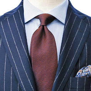 ストライプシャツ＆玉虫色の茶タイで時流の”アズマロ”に